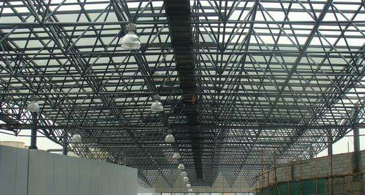 酒泉听网架公司的名目师阐述其网架的季节个性